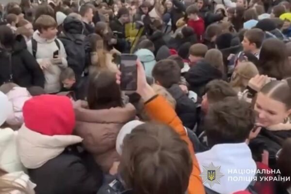 У Тернополі під час роздачі безкоштовних бургерів травмувалися діти, на блогера-організатора склали два адмінпротоколи