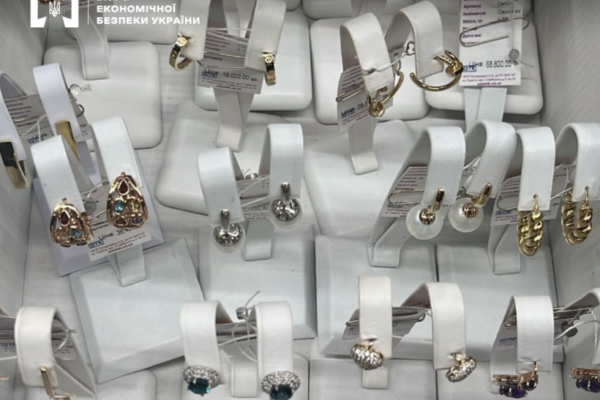 В Одесі діяла ціла мережа ювелірних магазинів, де продавали підробні коштовності, – БЕБ