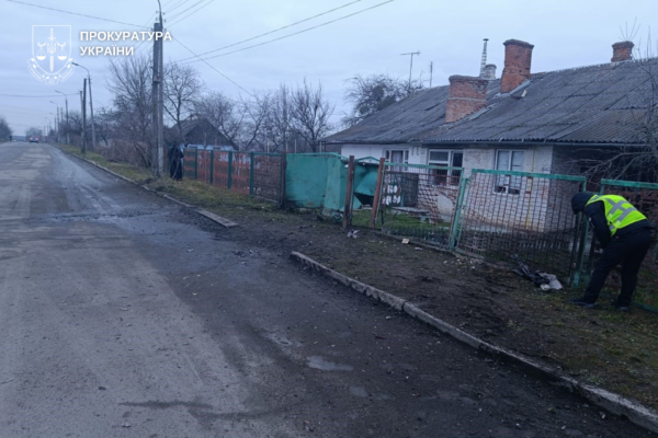 В прокуратурі показали наслідки атаки РФ на Хмельниччину: Пошкоджені будинки, медзаклад, є загиблий