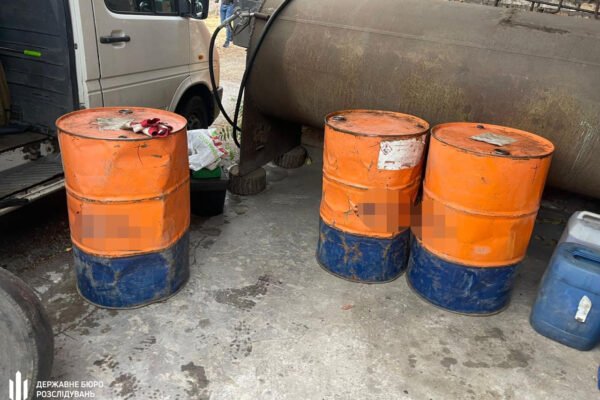 На Донеччині керівництво в/ч привласнило понад 17 тонн пального свого підрозділу