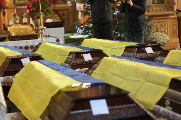 На Львівщині відбулося перше поховання невпізнаних тіл воїнів, які загинули у повномасштабній війні