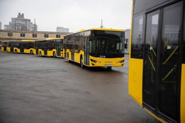 До Києва прибули ще 20 нових автобусів від турецької компанії