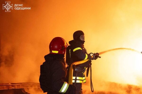 Через ворожу атаку в Одесі спалахнули пожежі на енергооб’єктах, – ДСНС