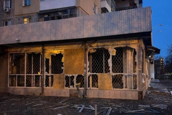 Росіяни вдарили по Дніпропетровщині: Постраждав 45-річний чоловік