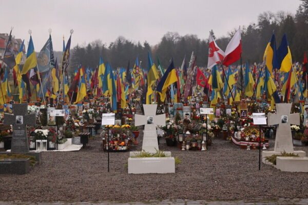 У Львові представили три види хрестів для Меморіалу Героїв: рідні полеглих можуть залишати відгуки