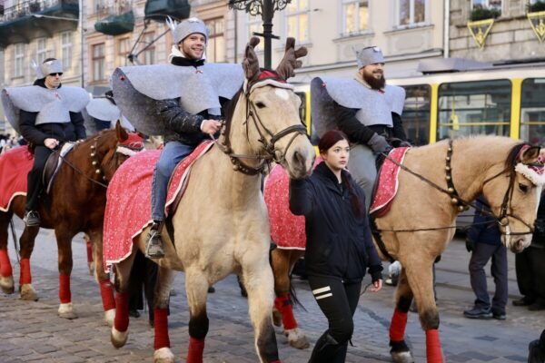 У Львові відбувся унікальний вертеп за участю ветеранів на конях (ФОТО)
