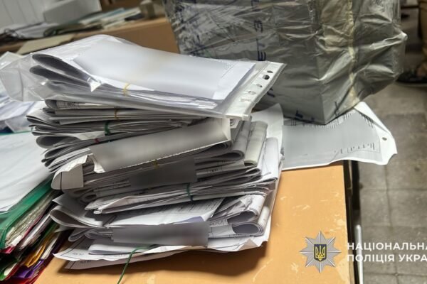 Видавали право керування сільськогосподарською технікою за хабарі: На Дніпропетровщині затримали учасників злочинної групи (ФОТО)