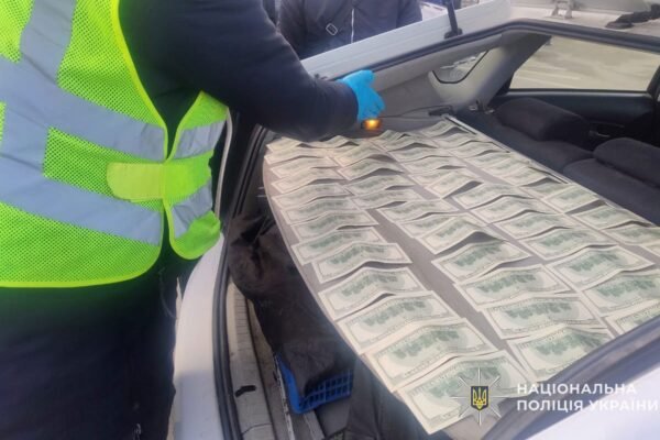 Вимагав 5,5 тисяч доларів за зняття з розшуку в системі «Оберіг»: у Тернополі затримали ділка