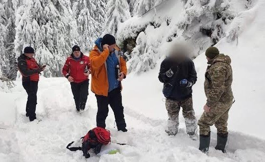 На Закарпатті врятували порушника кордону з Полтавщини, який ледь не загинув у горах
