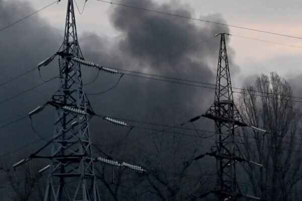 Шмигаль пояснив масштабне відключення електрики в Україні та сказав, коли повернуть світло