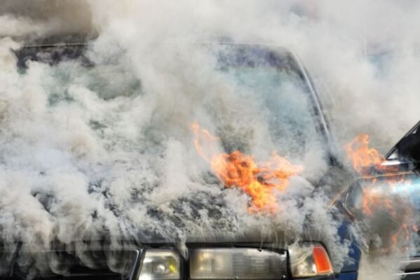 Під Павлоградом дрон влучив у цивільний автомобіль (ВІДЕО)