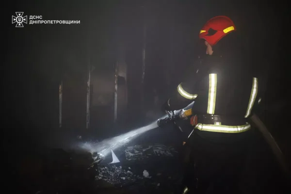 На Дніпропетровщині двоє людей згоріли у будинку