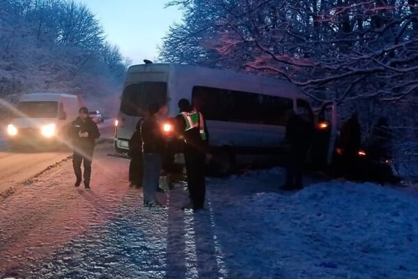 На Харківщині в автотрощі постраждало 18 людей, серед них дитина