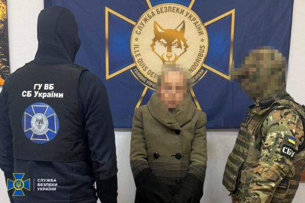 Завербована росіянами одеситка збирала координати для ударів по місту під час вигулу собаки