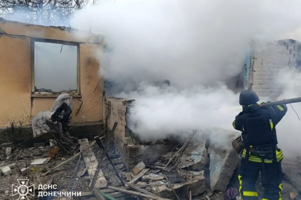 Окупанти вбили жінку на Донеччині. Її тіло знайшли під завалами