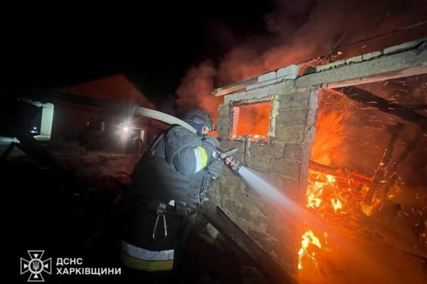 На Харківщині через обстріли спалахнули пожежі, є постраждалі