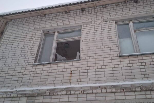 Ворожі дрони пошкодили школу, садочок, та приватні будинки на Чернігівщині