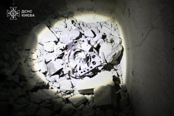Ворог вдарив дронами по Києву: Поцілив у багатоповерхівку (ФОТО)