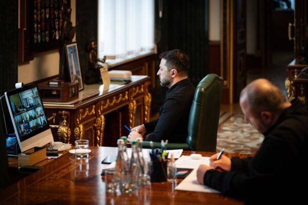 Зеленський на селекторі заслухав інформацію про ситуацію в столиці, Одесі та на Харківщині