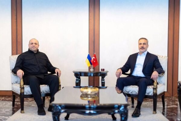 Умєров зустрівся із головою МЗС Туреччини: Обговорили безпекову ситуацію та повернення українців з полону