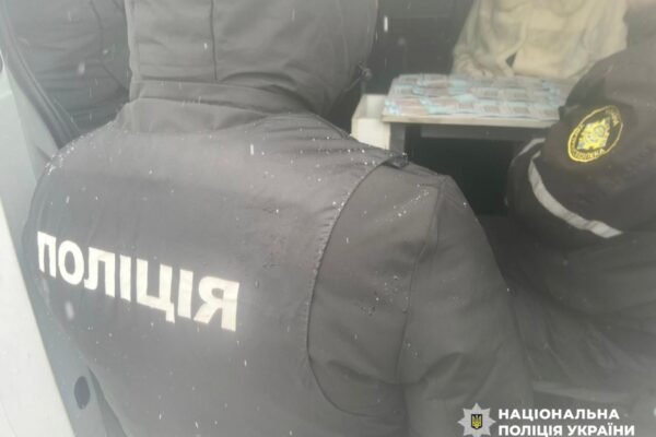 Під час отримання хабарів затримано працівників Укртрансбезпеки у двох регіонах