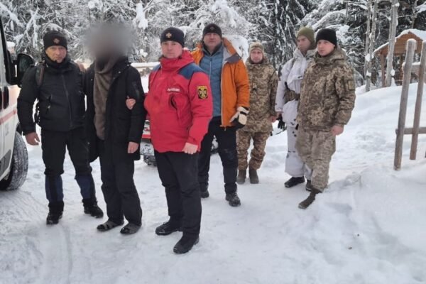 У Карпатах врятували 24-річного хмельничанина, який намагався потрапити в Румунію і заблукав