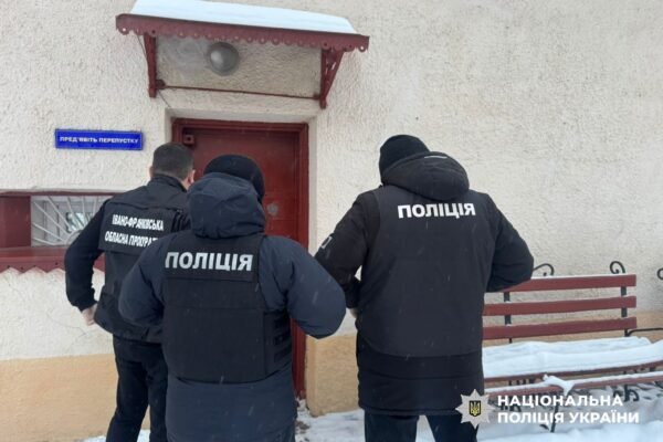 Вибивали неіснуючі борги і викрадали людей: на Прикарпатті повідомили про підозру членам міжрегіональної банди