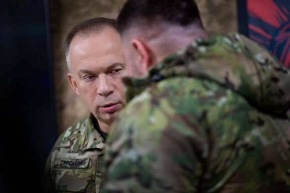 Росіяни зосереджують основні зусилля на Покровському та Очеретинському напрямках, – Сирський