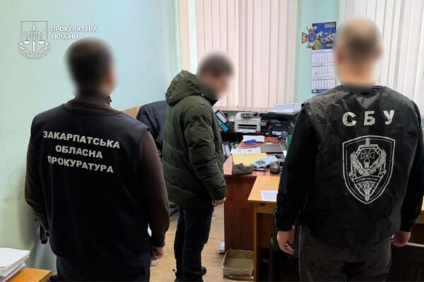 На Закарпатті екснардеп отримав фіктивне бронювання і втік за кордон