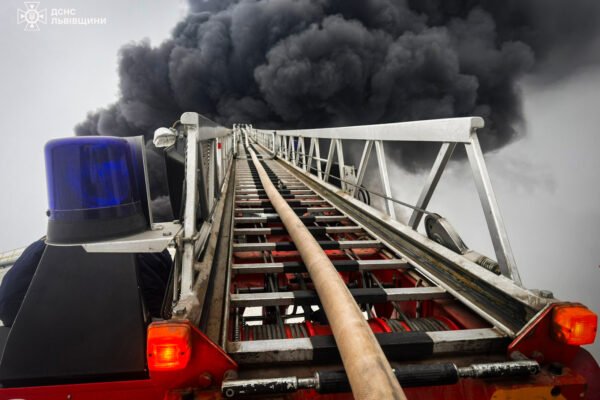 У Бродах на Львівщині триває ліквідація наслідків ворожої атаки, дистанційне навчання продовжили до кінця тижня