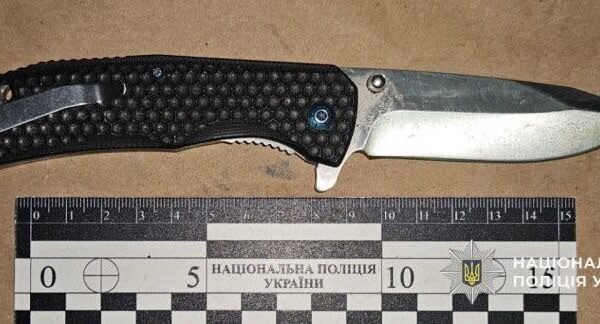 На Дніпропетровщині чоловіки влаштували бійку у міжміській маршрутці із застосуванням ножа