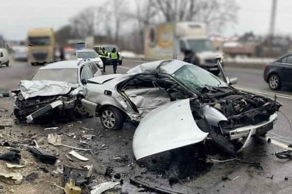 Поблизу Львова сталася масштабна ДТП: Одна людина загинула, ще троє потрапили до лікарні