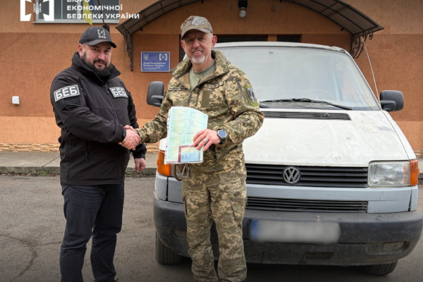 На Закарпатті БЕБ передало військовим автомобілі та БПЛА, вилучені у межах кримінального провадження