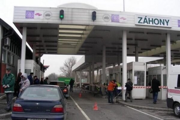 Зупинили на кордоні: Італієць у вишиванці їхав в Україну і прославляв Путіна