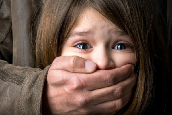 У Нікополі чоловік систематично гвалтував 15-річну прийомну доньку