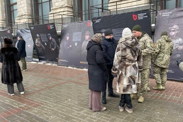 «Спадкоємці волі»: На Майдані Незалежності відкрили фотовиставку про столітню історію українського війська