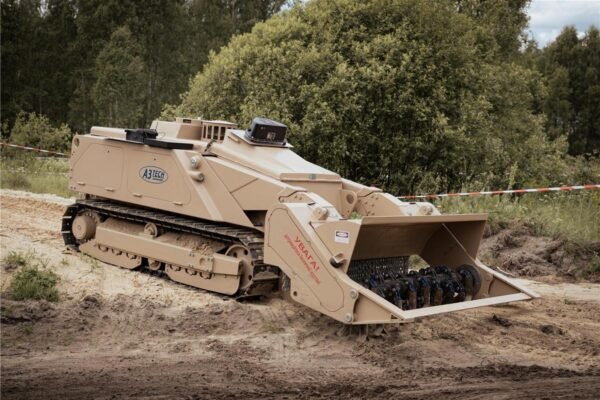 На кінець 2025 року в Україну поставили 135 машин розмінування 