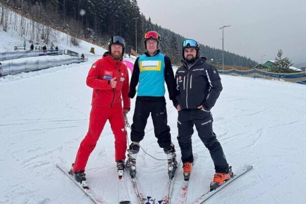 Вперше в Україні: ветеран з Львівщини, який втратив на війні чотири кінцівки, став на лижі (ФОТО, ВІДЕО)