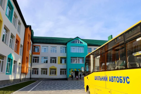 На випадок блекаутів школи Львівщини забезпечені майже 1300 генераторами, – ЛОВА