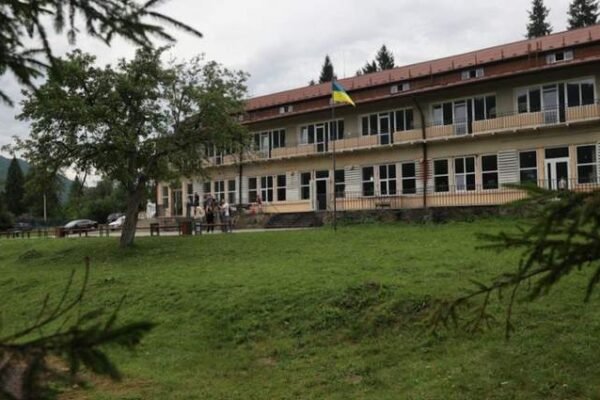 Посадовців Львівської міськради підозрюють у зловживаннях під час ремонту дитячого табору в Карпатах