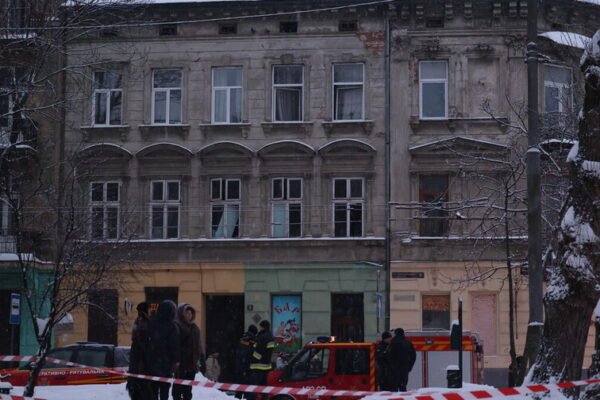 У Львові російський безпілотник влучив у дитячий майданчик біля пам’ятника Степану Бандері