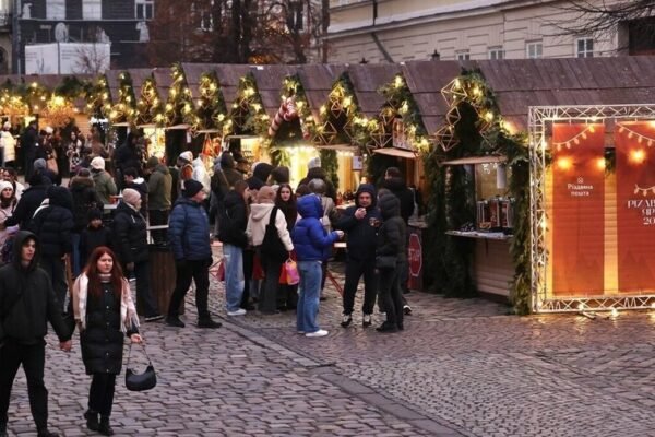 На Різдвяному ярмарку у Львові зібрали 200 тисяч гривень на засоби радіозв’язку для військових