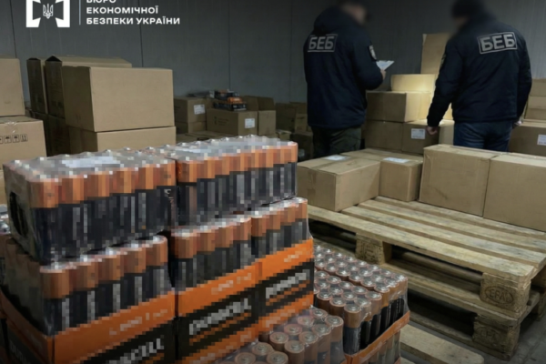 Продавали фальсифіковані батарейки під виглядом брендових: БЕБ на Львівщині викрило організовану групу