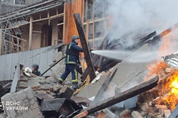 Ракетний удар по Харкову: Рятувальники знайшли фрагменти тіла ще однієї людини