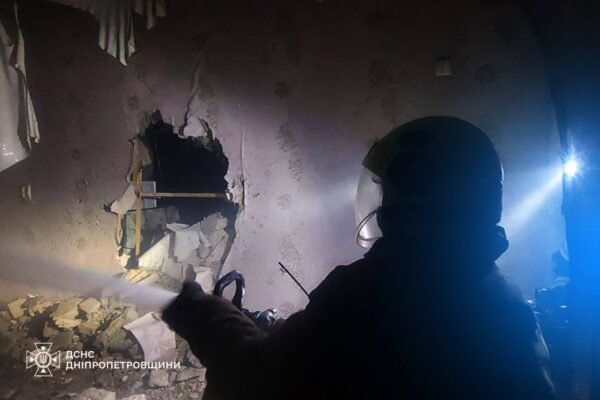 Обстріли Дніпропетровщини: Росіяни поцілили у багатоповерхівку в Кривому Розі