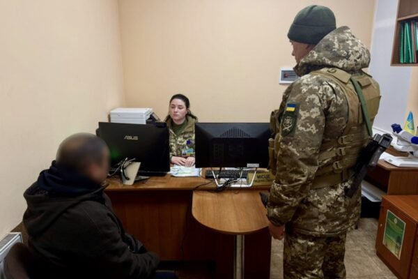 Іноземець намагався підкупити прикордонників на Вінниччині для безперешкодного проїзду в Україну його племінника