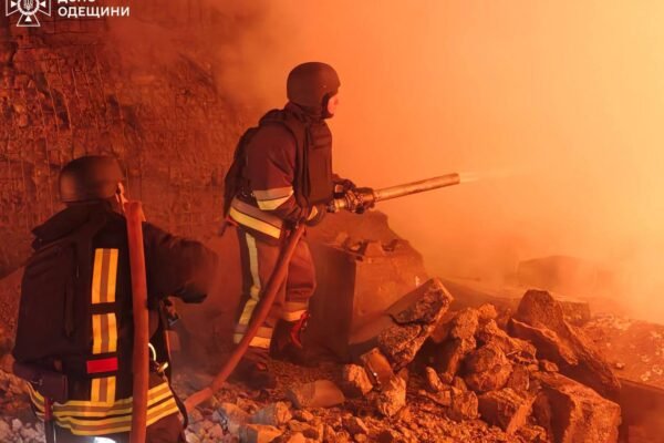 Росіяни вкотре атакували енергетику Одещини: Виникла пожежа
