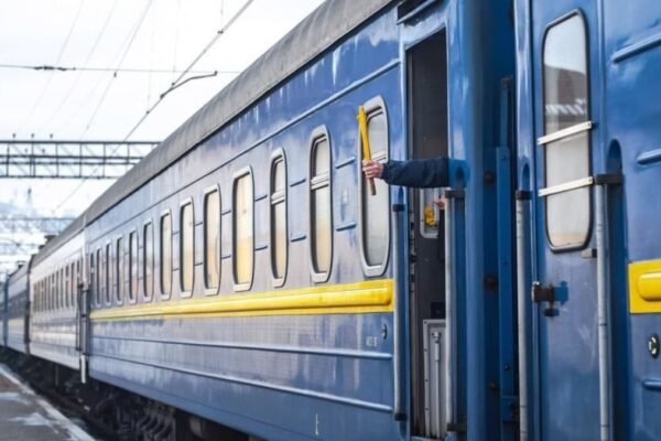 На Львівщині тимчасово не курсуватимуть деякі приміські поїзди