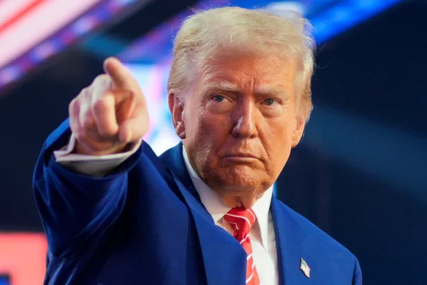 Трамп підтримав протестувальників в Ірані, заявивши, що “допомога вже в дорозі”