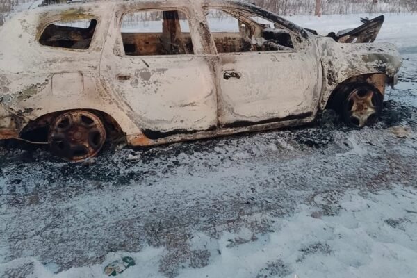 Службовий автомобіль поліції потрапив під атаку дрона на Харківщині. Постраждали правоохоронці